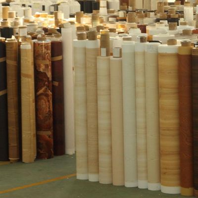 qualité  Jiangsu non self adhesive bergli embossed wood grain design pvc interior decorative film roll for doors usine